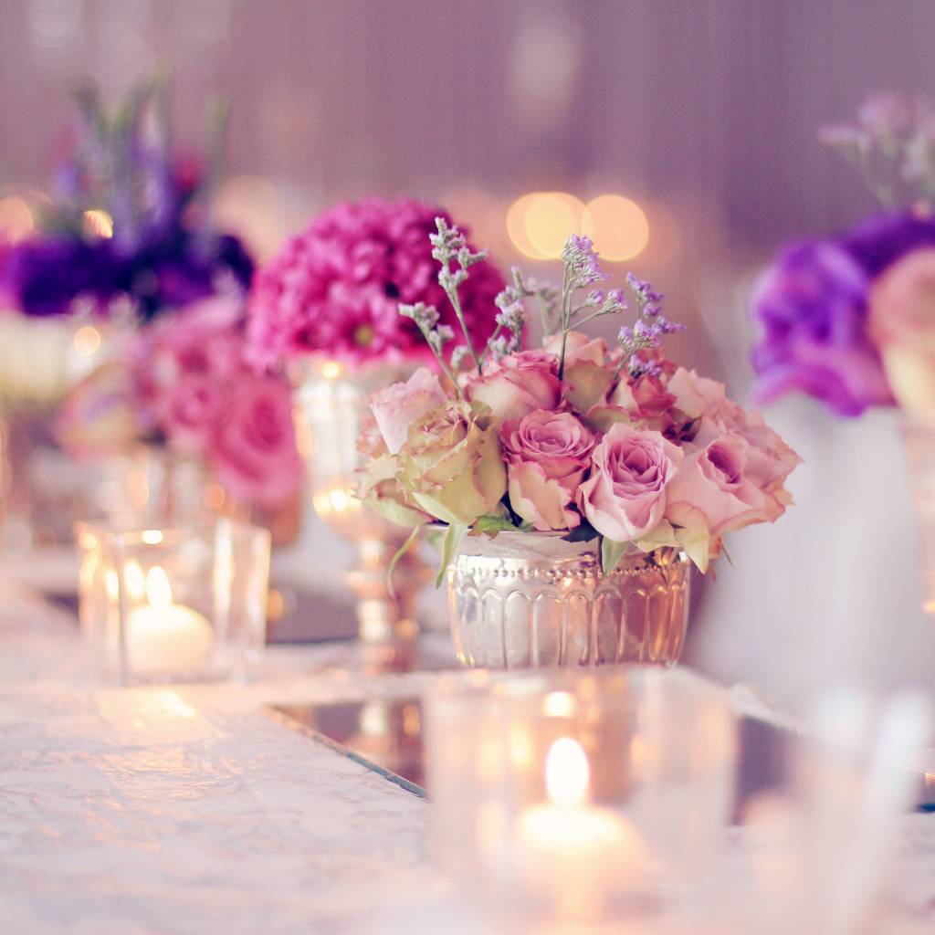 boda con combinación de colores en color violeta